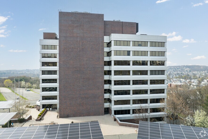 1 Garret Mountain Plz, Woodland Park, NJ à louer - Photo du bâtiment - Image 2 de 6