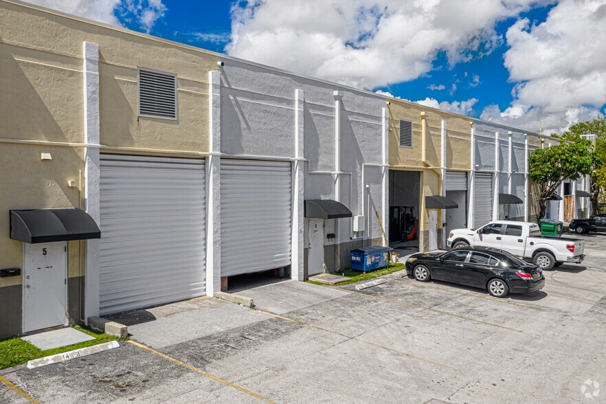 1975-1981 S Park Rd, Hallandale, FL for lease - Building Photo - Image 3 of 16