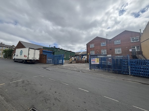 Sunbridge Rd & Westend St portfolio of 2 properties for sale on LoopNet.ca - Building Photo - Image 2 of 10