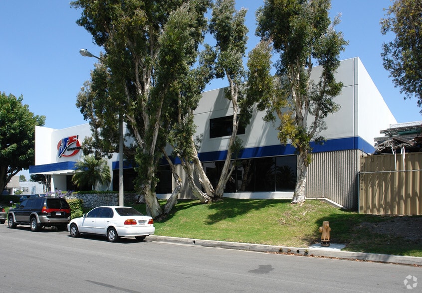 15312 Connector Ln, Huntington Beach, CA for lease - Building Photo - Image 3 of 7