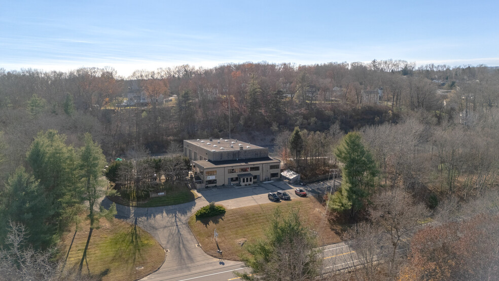 45 Pines Bridge Rd, Beacon Falls, CT for lease - Building Photo - Image 1 of 12