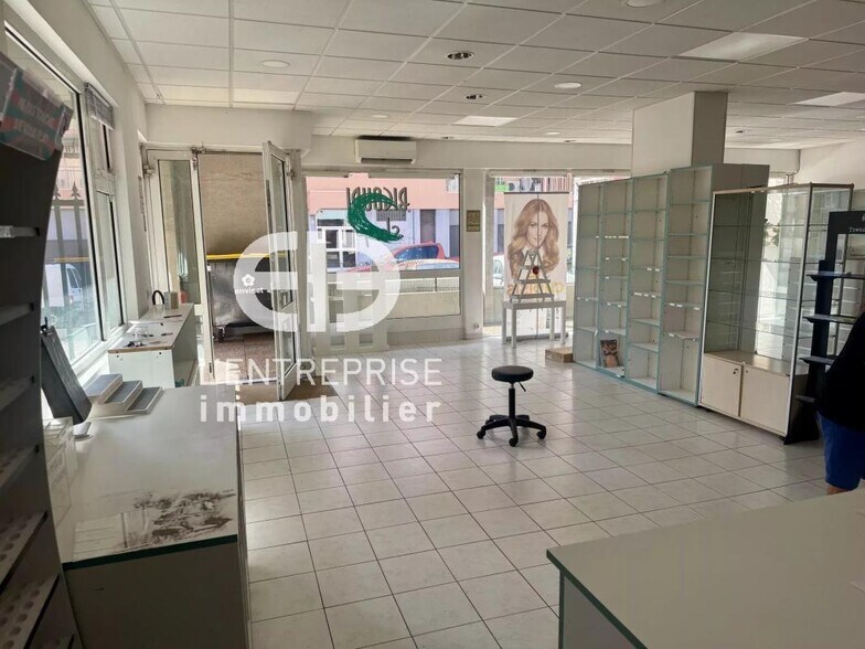 Retail in Vallauris for lease - Interior Photo - Image 3 of 9