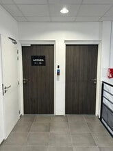 Office in Bron for lease Lobby- Image 2 of 4