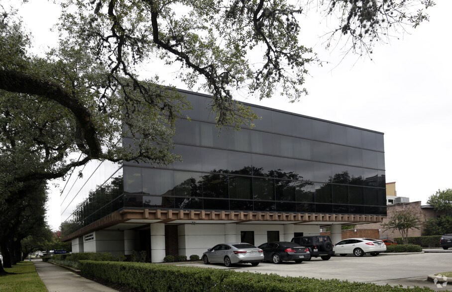5215 Main St, Houston, TX à louer - Photo du bâtiment - Image 3 de 6