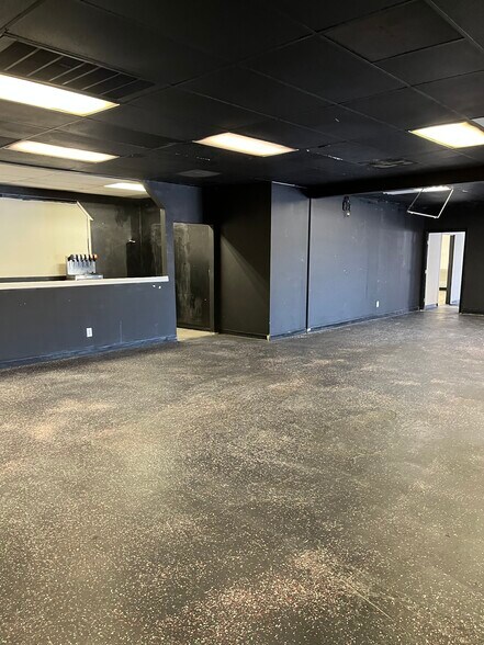 4375 W Desert Inn Rd, Las Vegas, NV à louer - Photo du bâtiment - Image 3 de 11