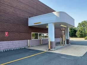 21-27 S Hope Chapel Rd, Jackson, NJ à louer Photo du bâtiment- Image 2 de 11