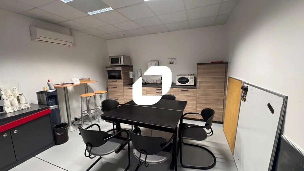 Office in Niederhausbergen for lease - Interior Photo - Image 2 of 8