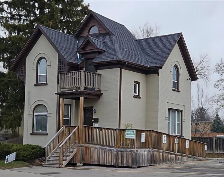 100 Lancaster St E, Kitchener, ON for lease - Building Photo - Image 3 of 3