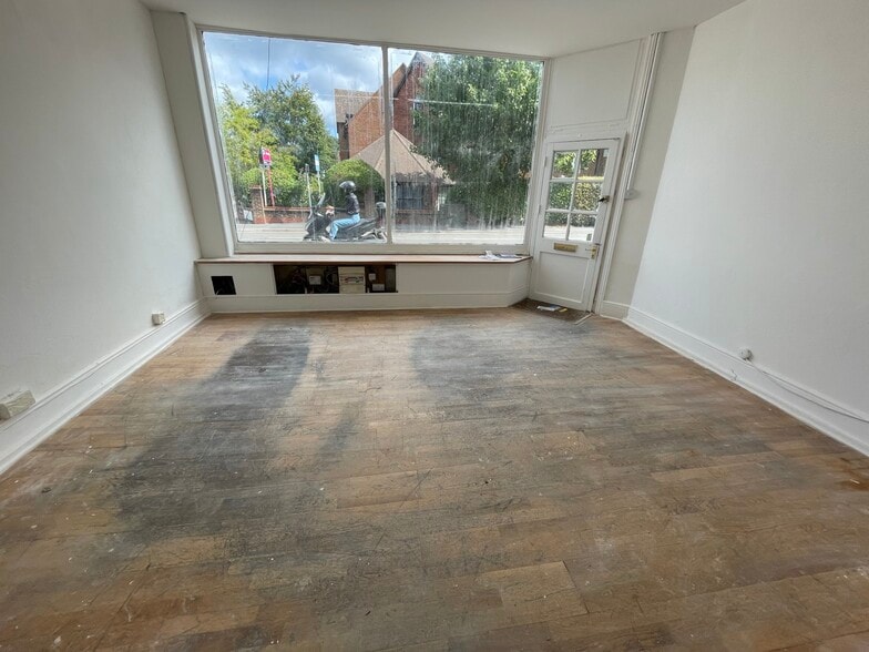 4 Kings Rd, Fleet for lease - Building Photo - Image 2 of 3