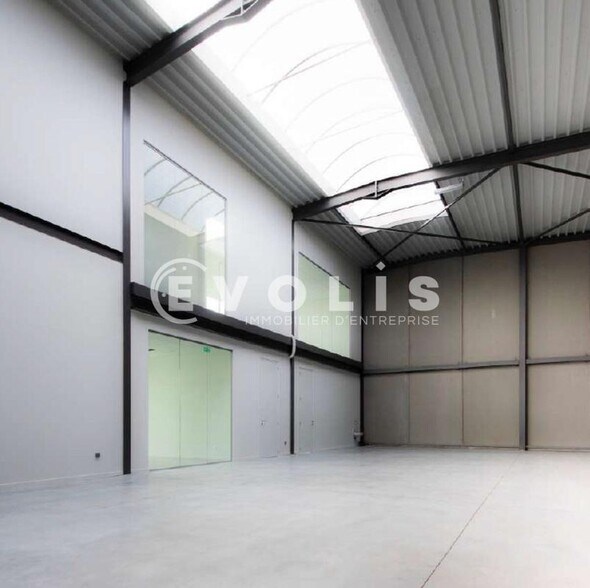 Flex in Loos for lease - Interior Photo - Image 2 of 6