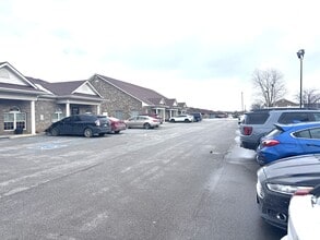 3645 N Briarwood Ln, Muncie, IN for lease Interior Photo- Image 2 of 15