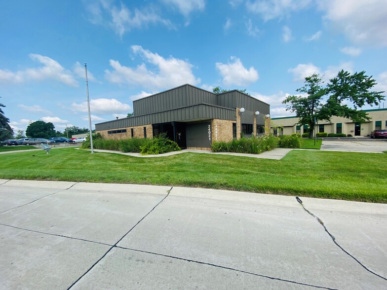 24021 Research Dr, Farmington Hills, MI for sale - Building Photo - Image 1 of 1