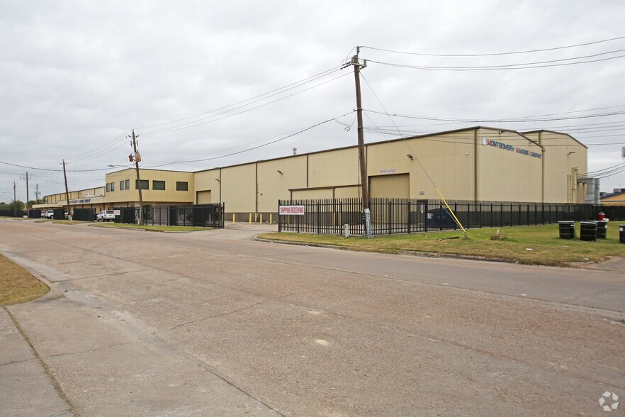 1005 Mae Dr, Houston, TX à vendre - Photo du bâtiment - Image 2 de 3