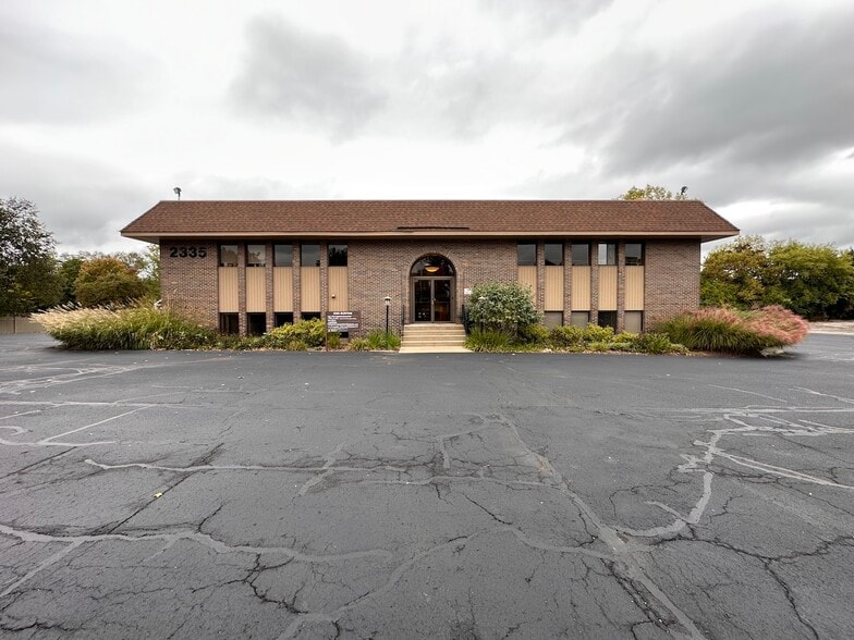 2335 Burton St Se, Grand Rapids, MI for lease - Building Photo - Image 2 of 11