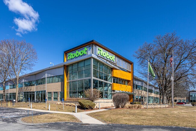 Plus de détails pour 8 Crosby Dr, Bedford, MA - Local d'activités à louer