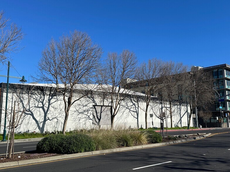 4045 Horton St, Emeryville, CA à louer - Photo du bâtiment - Image 3 de 8
