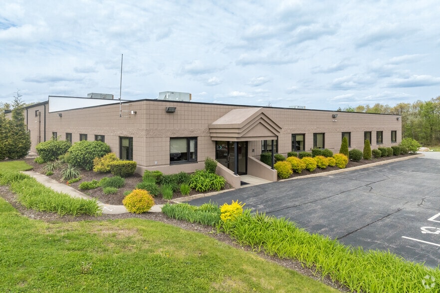 27 Wellington Rd, Lincoln, RI for lease - Primary Photo - Image 1 of 9