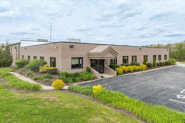 Plus de détails pour 27 Wellington Rd, Lincoln, RI - Bureau à louer