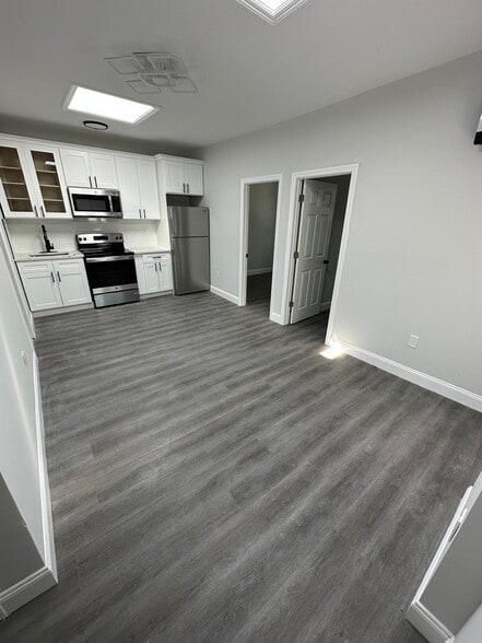 10914 Sutphin Blvd, Jamaica, NY for sale - Interior Photo - Image 2 of 12