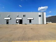 8112 Fraser Av, Fort McMurray AB - Entrepôt