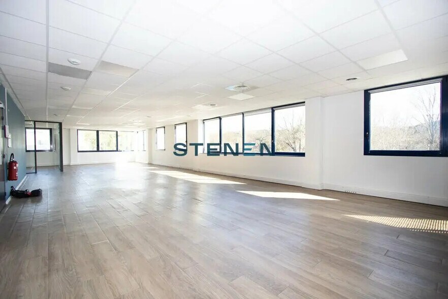 Office in Aix-en-Provence for lease - Interior Photo - Image 3 of 8