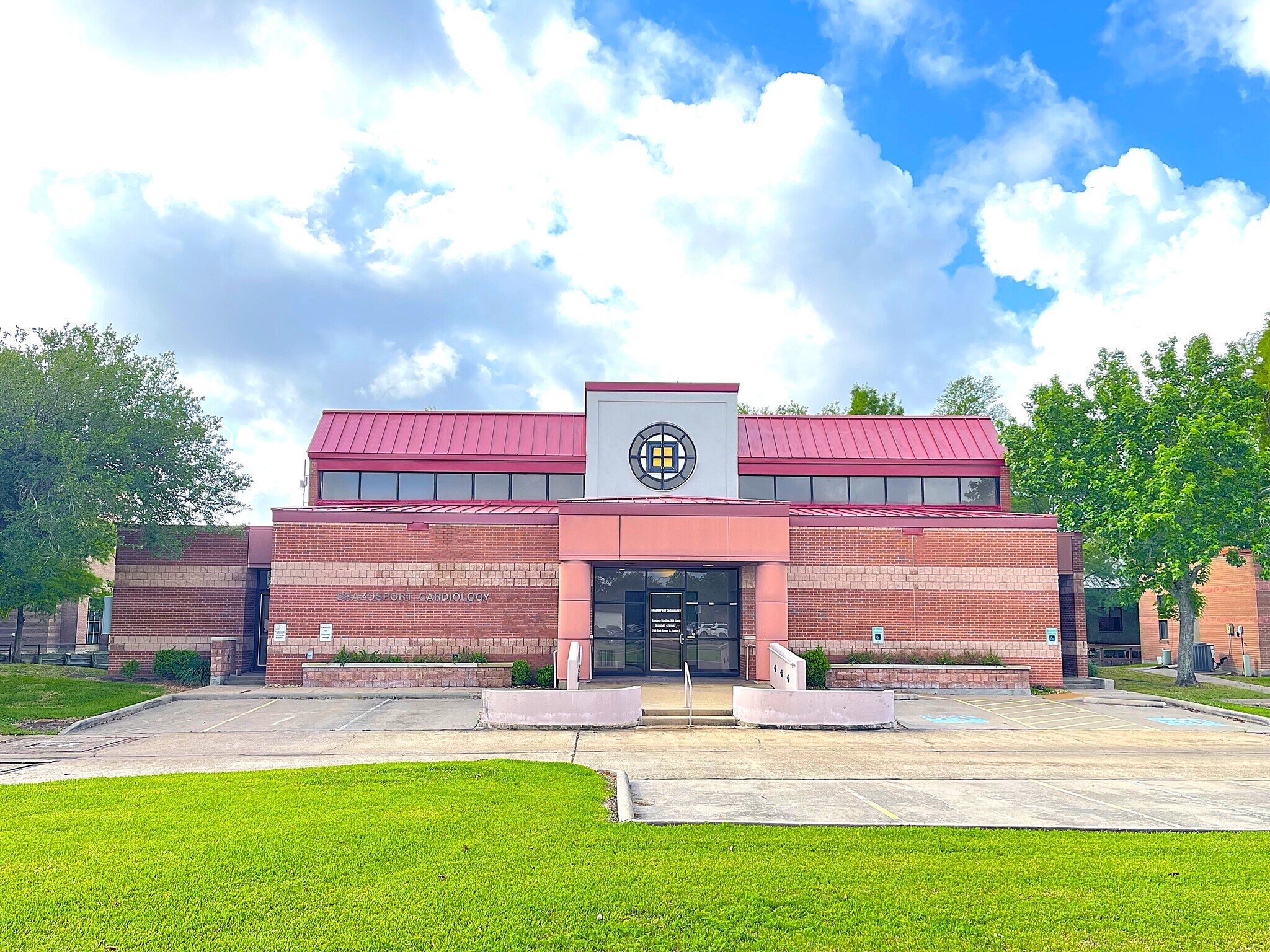 215 Oak Dr S, Lake Jackson, TX for lease Interior Photo- Image 1 of 31