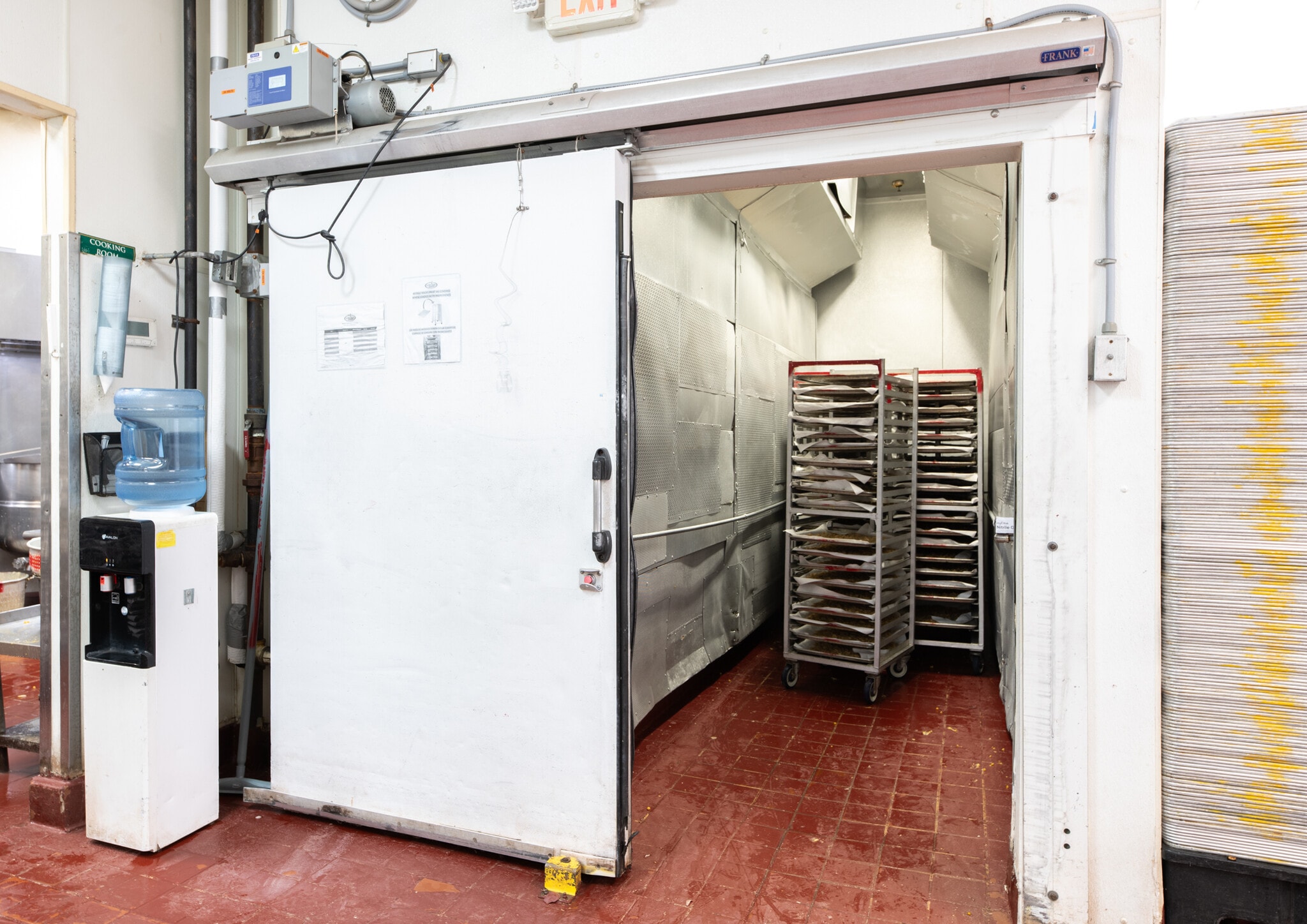 310 Roosevelt Ave, Spring Valley, NY à louer Photo du bâtiment- Image 1 de 10