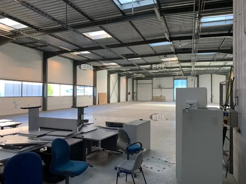 Industrial in Chaponnay for lease - Interior Photo - Image 2 of 14