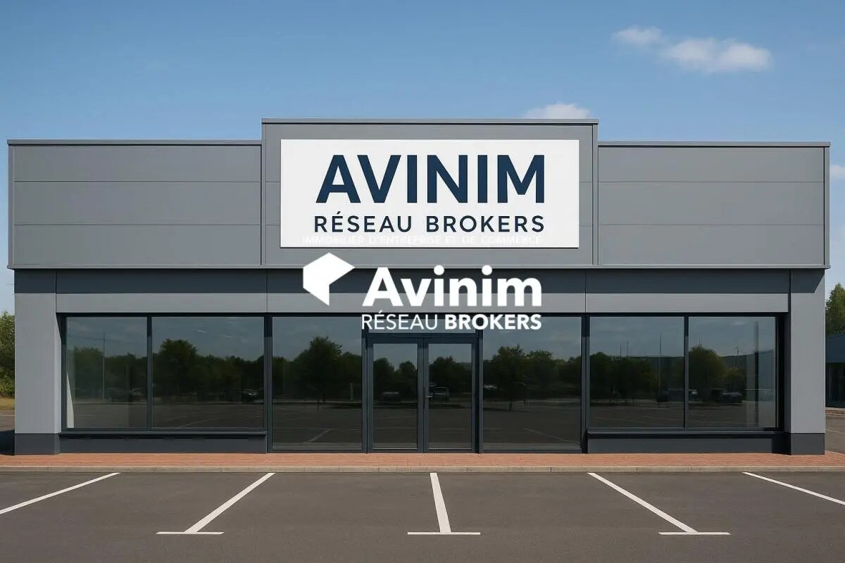 Retail in Sainte-Geneviève-des-Bois for lease Building Photo- Image 1 of 2