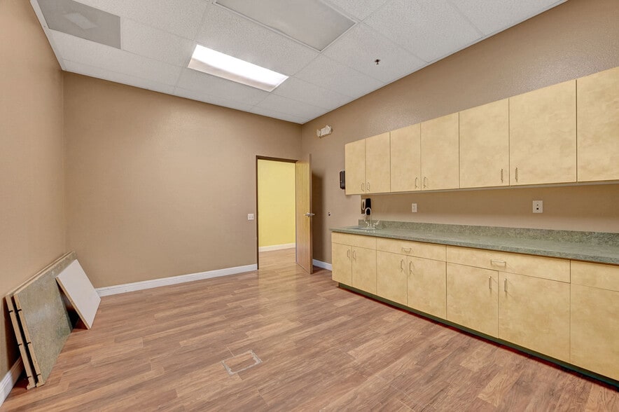 3940 W Ann Rd, North Las Vegas, NV for lease - Interior Photo - Image 3 of 43