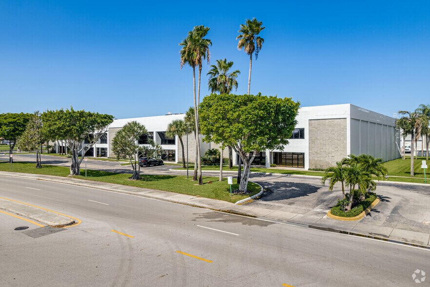 7640-7696 NW 6th Ave, Boca Raton, FL à louer - Photo du bâtiment - Image 3 de 20