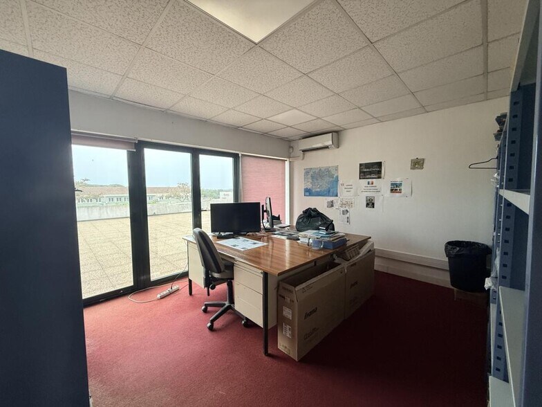 Office in Puget-sur-Argens for sale - Interior Photo - Image 2 of 7