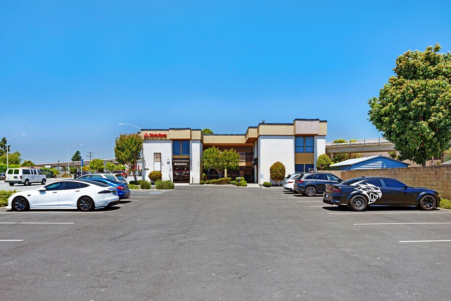 15200 Hesperian Blvd, San Leandro, CA à vendre - Photo du bâtiment - Image 3 de 6
