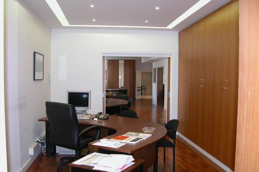 Office in Cannes for sale - Interior Photo - Image 2 of 3