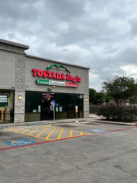 103 E Crosstimbers St, Houston, TX for lease - Building Photo - Image 1 of 5