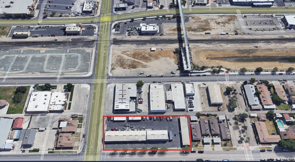 165 W Cross Ave, Tulare, CA for sale - Building Photo - Image 1 of 3