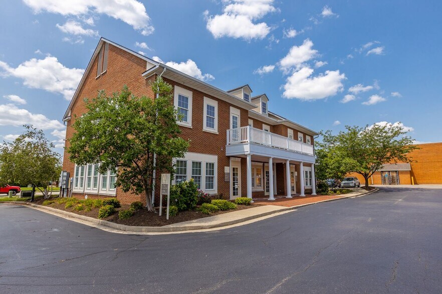 1716-1720 Sharkey Way, Lexington, KY à louer - Photo du bâtiment - Image 2 de 8