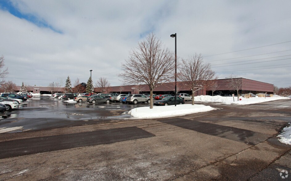 6500 Wedgewood Rd N, Maple Grove, MN à louer - Photo du bâtiment - Image 1 de 3