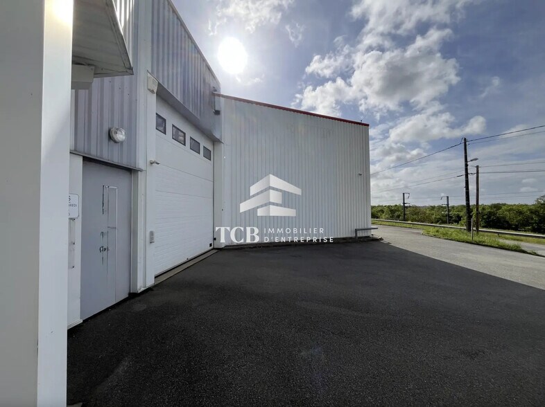 Flex dans Couëron à louer - Photo du bâtiment - Image 2 de 6