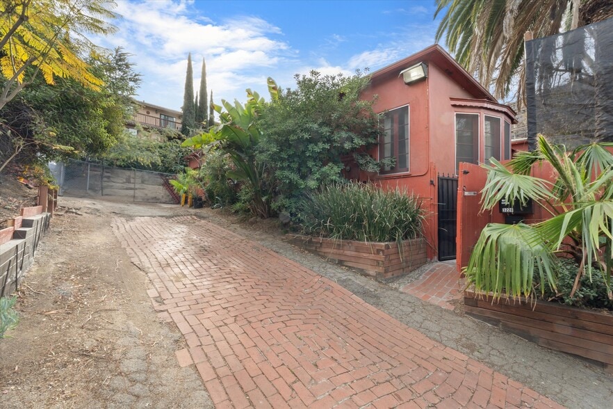 3226 Barham Blvd, Los Angeles, CA for sale - Building Photo - Image 1 of 22