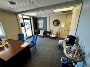 1170 W Kansas St, Liberty, MO for lease Interior Photo- Image 2 of 7