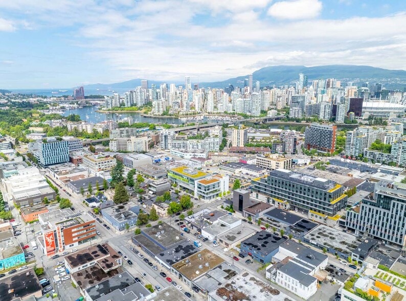 164 5th Av W, Vancouver, BC à vendre - Photo du bâtiment - Image 3 de 4
