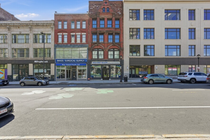 245 High St, Holyoke, MA à louer - Photo du bâtiment - Image 3 de 11