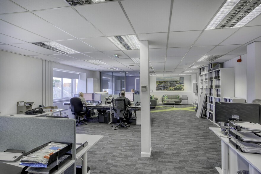 43-47 High St, Cobham à vendre - Photo intérieure - Image 3 de 6