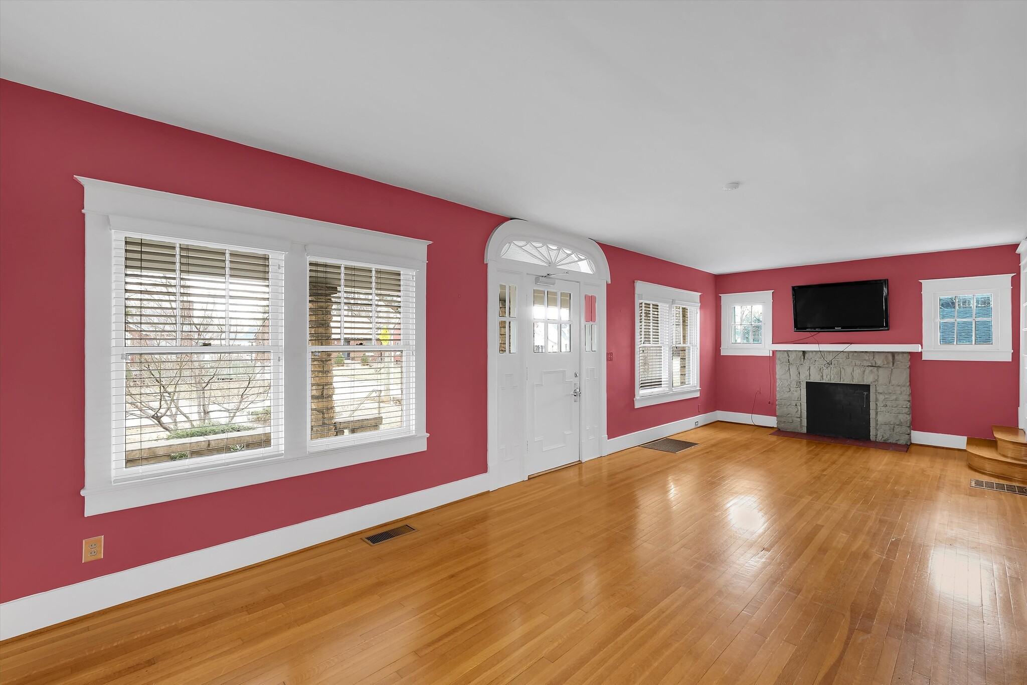 3208 College Dr, Louisville, KY for lease Interior Photo- Image 1 of 12