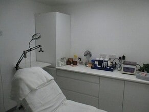 2-4 Victor Ter, Bradford for lease Interior Photo- Image 1 of 3