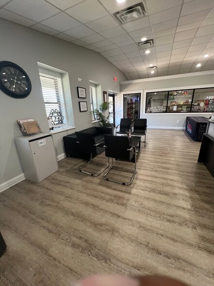 909 SW Atlanta Rd, Gainesville, GA for lease - Building Photo - Image 3 of 6