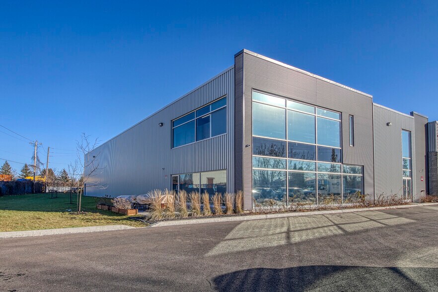 525 Rue Sagard, St-Bruno-de-Montarville, QC for lease - Building Photo - Image 1 of 19