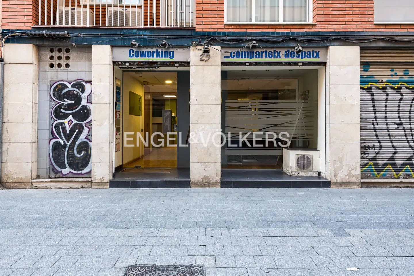 Multifamily in Barcelona, Barcelona for sale Building Photo- Image 1 of 4