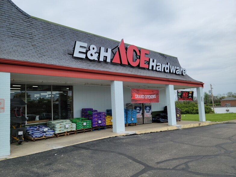 1500-1534 Plaza Dr, Hamilton, OH à louer - Photo du bâtiment - Image 3 de 6